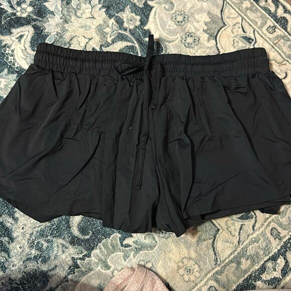 Suzette Collection Shorts - Picture 1 of 2